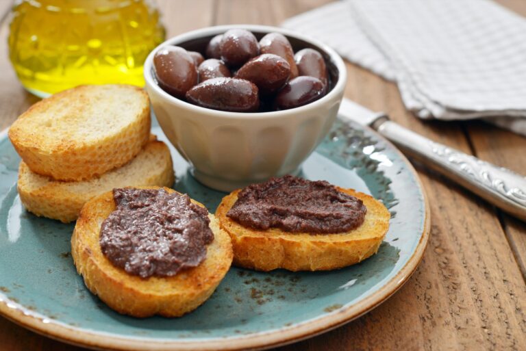 Tapenade d'olives noires - recettes grecques traditionnelles