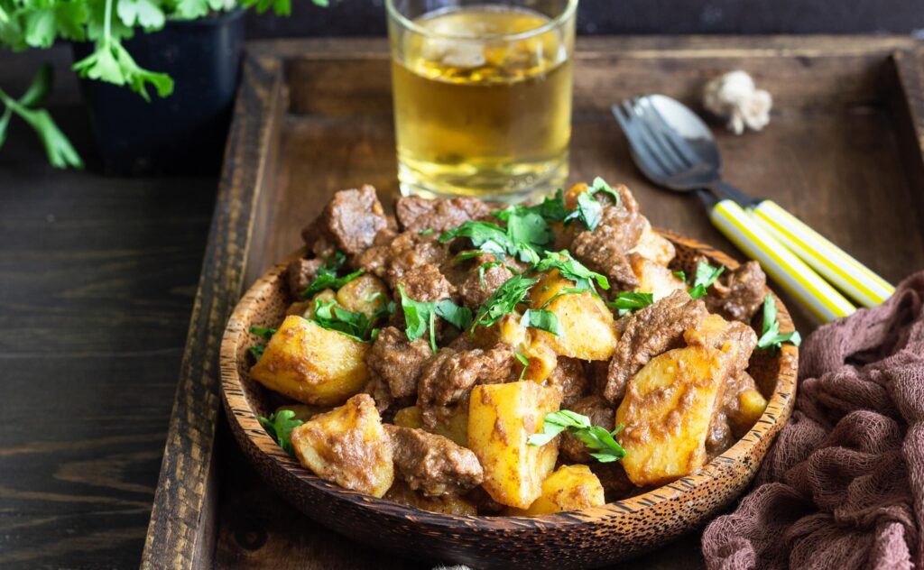 Lemonato - Bœuf, pommes de terre et sauce citronnée.